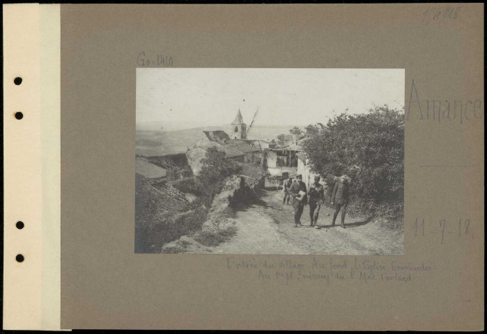 Amance. Entrée du village. Au fond, l'église bombardée. Au premier plan, mission du P. Mac Farland