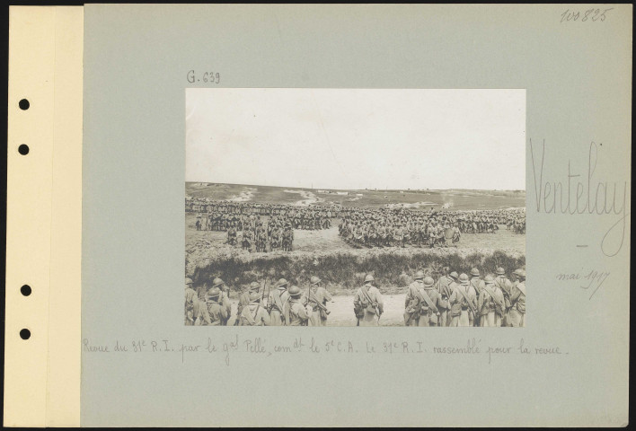 Ventelay. Revue du 31e régiment d'infanterie par le général Pellé commandant le 5e CA. Le 31e régiment d'infanterie rassemblé pour la revue