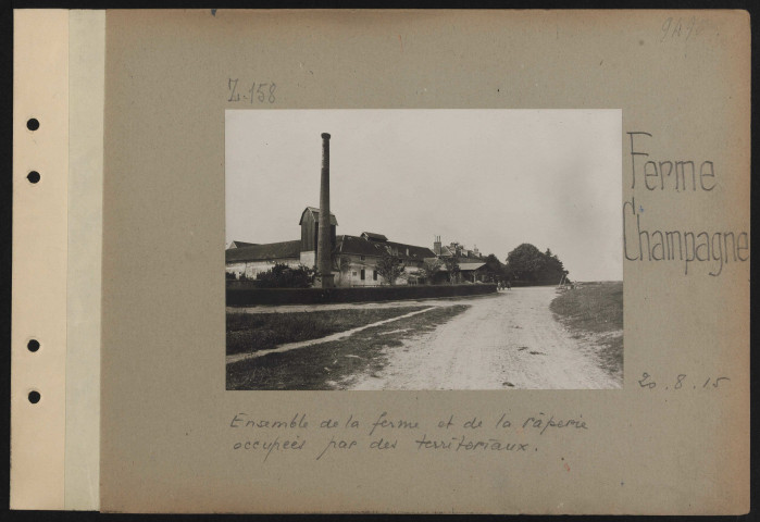 Ferme Champagne. Ensemble de la ferme et de la raperie occupées par des territoriaux