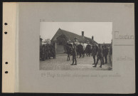 Coudun. Deuxième régiment de spahis : peloton passant devant la garde rassemblée