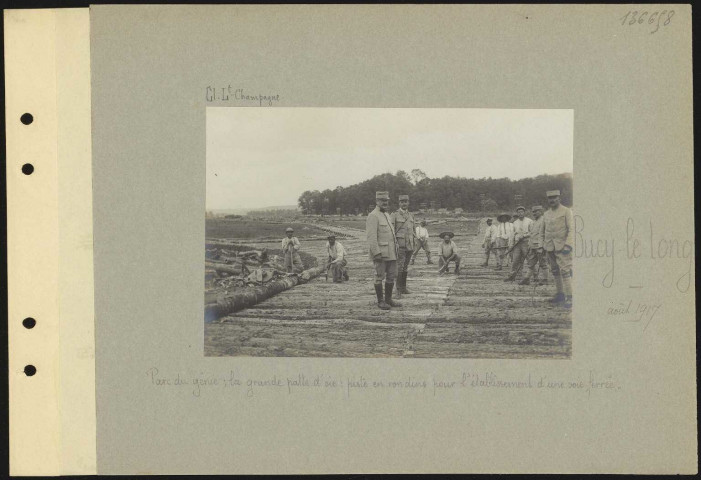 Bucy-le-Long. Parc du génie ; la grande patte d'oie : piste en rondins pour l'établissement d'une voie ferrée