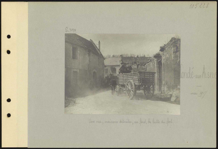 Condé-sur-Aisne. Une rue. Maisons détruites par les Allemands avant leur retraite