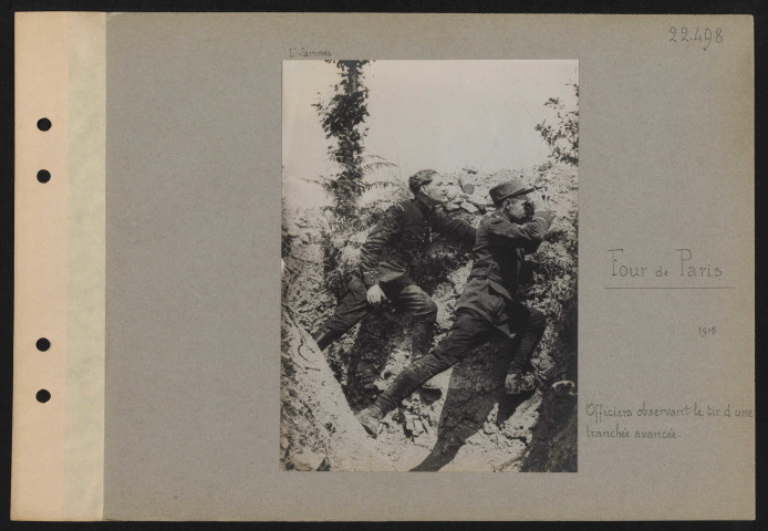 Four de Paris. Officiers observant le tir d'une tranchée avancée