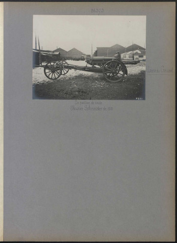 Usine du Creusot. Obusier Schneider de 155. En position de route
