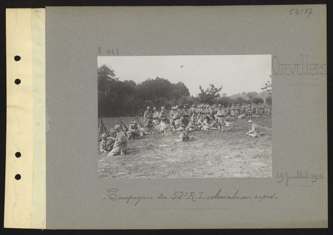 Onvillers. Compagnie du 52e régiment d'infanterie coloniale au repos