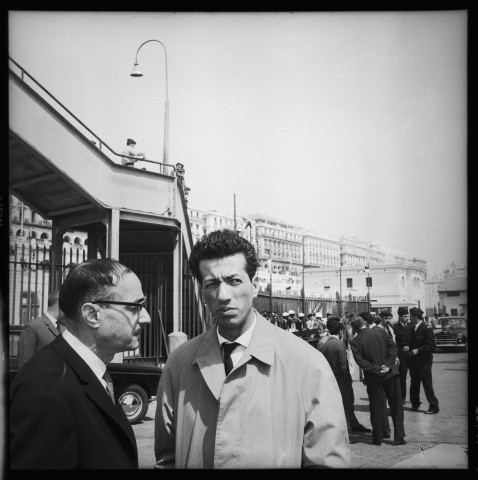 Le gouvernement algérien et des personnalités attendant l'arrivée de Nasser dans le port d'Alger: 2