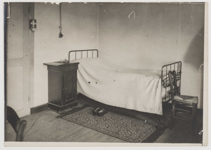 Langonnet. L'abbaye. Prêtres internés. Une chambre