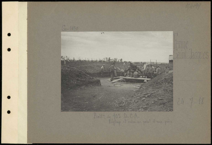 Ferme Saint-Jacques. Batterie de 105 DCA. Réglage et mise au point d'une pièce