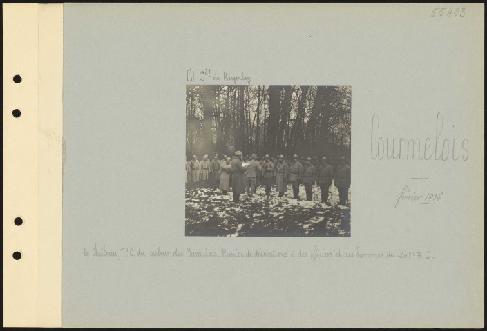 Courmelois. Le Château, poste de commandement du secteur des Marquises. Remise de décorations à des officiers et des hommes du 248e régiment d'infanterie