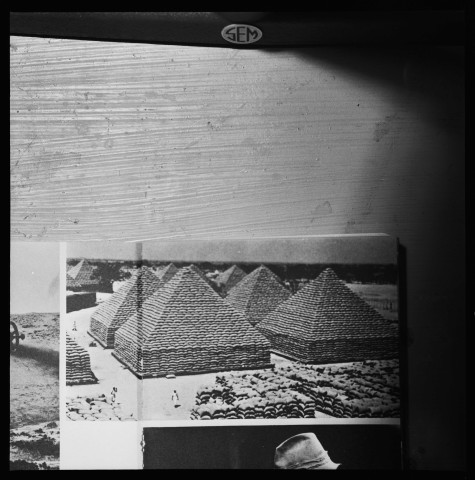 Reproductions de pages de livres (avec des photos) concernant l'Afrique