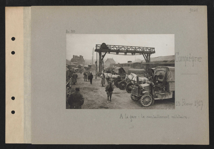 Compiègne. À la gare : le ravitaillement militaire