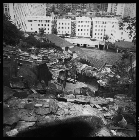 Habitats précaires sur les hauteurs d'Alger: 1