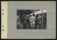 Amiens. En gare : lord Derby, maréchaux Foch et Douglas Haig, monsieur Clémenceau, généraux Mordacq, Weygand et Rawlinson