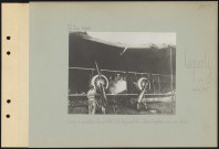 Cuperly. Camp d'aviation. Escadrille C 46. Appareil bi-moteur Caudron sous une tente