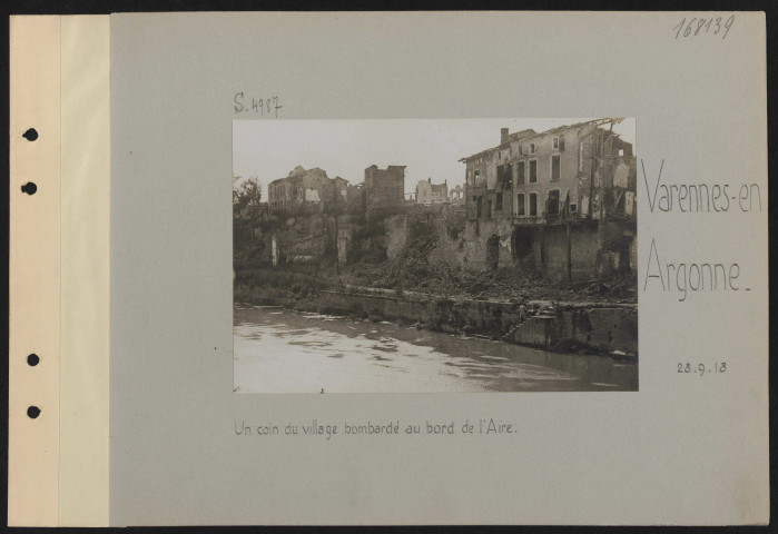 Varennes-en-Argonne. Un coin du village bombardé au bord de l'Aire