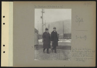 Spa. Sur le quai de la gare, M. Erzberger, chef de la délégation allemande, et son secrétaire, le docteur Hemmer (règlement de la question de Dantzig)