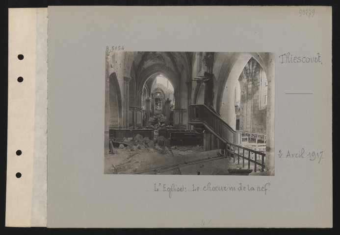 Thiescourt. L'église : le chocur vu de la nef