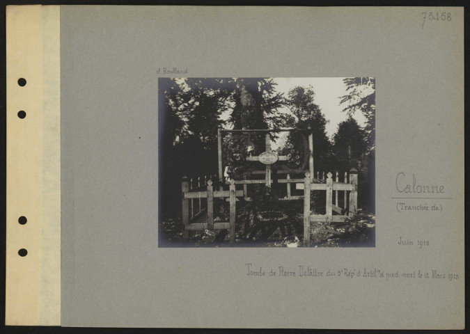 Calonne (tranchée de) (Meuse). Tombe de Pierre Delâtre du 5e Régiment d'artillerie à pied, mort le 12 mars 1915