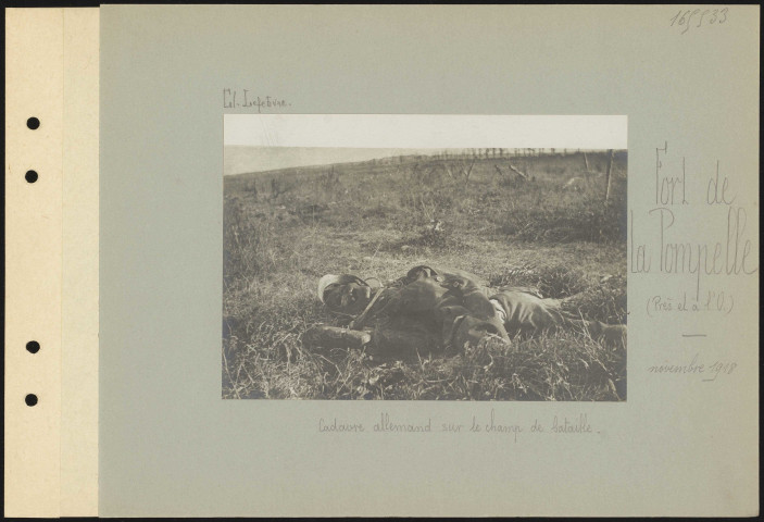 Fort de la Pompelle (près et à l'ouest). Cadavre allemand sur le champ de bataille