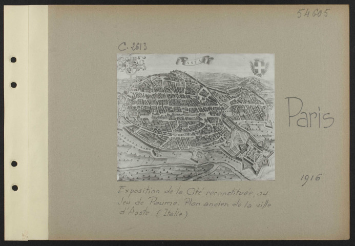 Paris. Exposition de la Cité reconstituée, au Jeu de paume. Plan ancien de la ville d'Aoste (Italie)