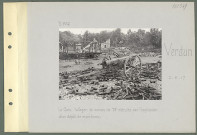 Verdun. La gare. Wagon et canon de 75 détruits par l'explosion d'un dépôt de munitions