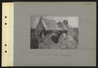 Curlu. Au cimetière : une chapelle