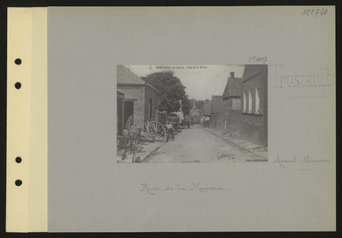Trescault. Rue de la Mairie