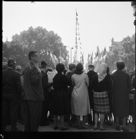 Cérémonie à l'Arc de Triomphe : le Roi Baudouin et de Gaulle