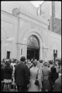 Foule devant la synagogue Nazareth puis devant l'Institut géographique national. L'UNEF ouvre des inscriptions parallèles à Dauphine