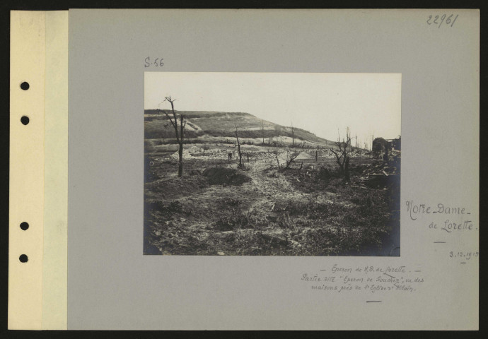 Notre-Dame de Lorette. Éperon de Notre-Dame de Lorette. Partie dite "Éperon de Souchez" vu des maisons près de l'église d'Ablain