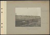 Buissoncourt. Le cimetière. Le mur a été percé de créneaux de tir, pendant la bataille de septembre