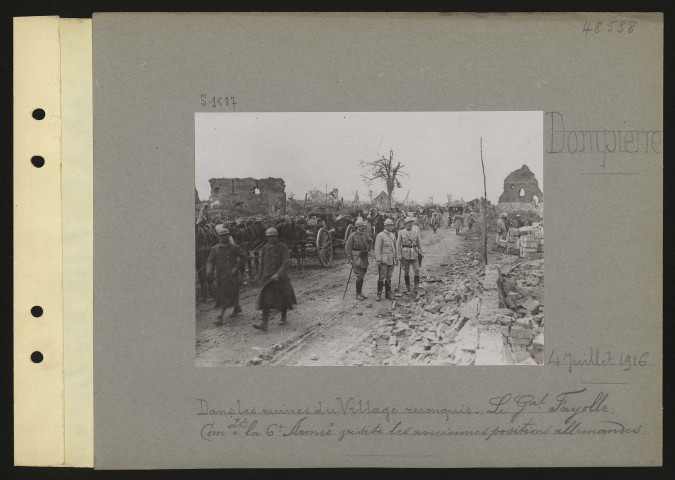 Dompierre. Dans les ruines du village reconquis. Le général Fayolle, commandant la 6e armée visite les anciennes positions allemandes