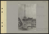 Arras. Rue Victor Hugo et la Pyramide atteintes par les obus