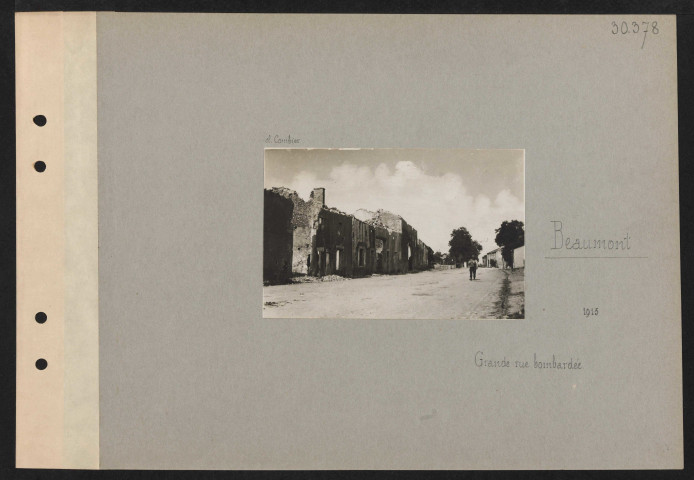 Beaumont. Grande rue bombardée