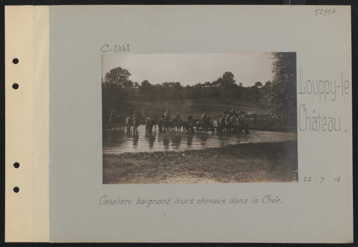 Louppy-le-Château. Cavaliers baignant leurs chevaux dans la Chée