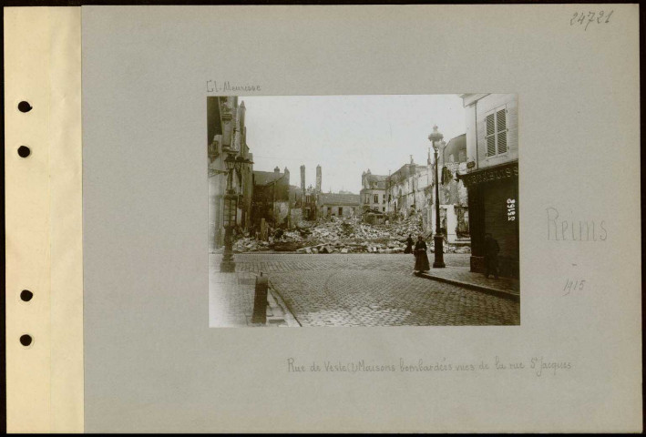 Reims. Rue de Vesle (?) maisons bombardées vues de la rue Saint-Jacques