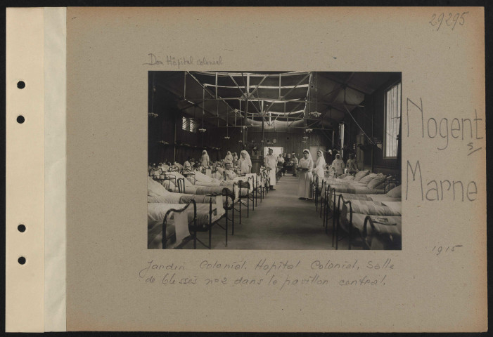 Nogent-sur-Marne. Jardin colonial. Hôpital colonial. Salle de blessés numéro 2 dans le pavillon central