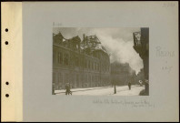 Reims. Hôtel de ville brûlant ; façade sur la rue (vue prise à 13h)