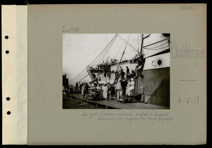 Dunkerque. Le port. Croiseur auxiliaire anglais "Bayano", débarquant une cargaison de viande frigorifiée