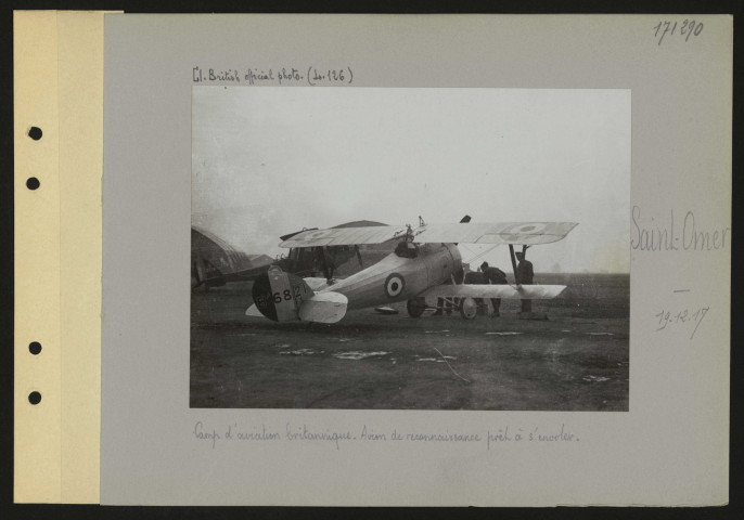 Saint-Omer. Camp d'aviation britannique. Avion de reconnaissance prêt à s'envoler
