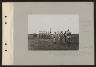 Croutoy (près). Remise de décorations aux 9e été 11e RI par le général Fayolle ; décoration d'officiers