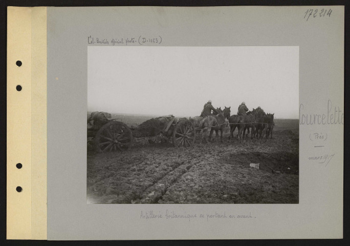 Courcelette (près). Artillerie britannique se portant en avant