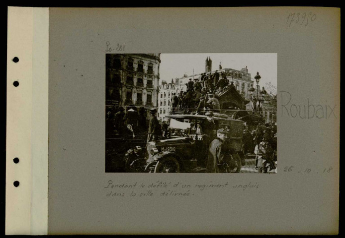 Roubaix. Pendant le défilé d'un régiment anglais dans la ville délivrée