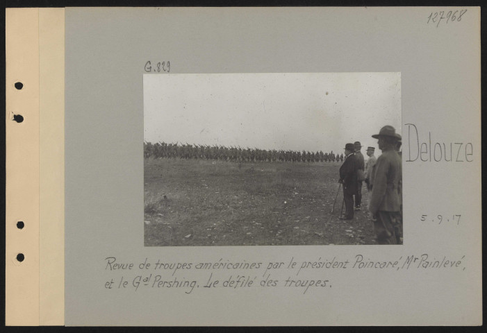 Delouze. Revue de troupes américaines par le président Poincaré, M. Painlevé et le général Pershing. Le défilé des troupes