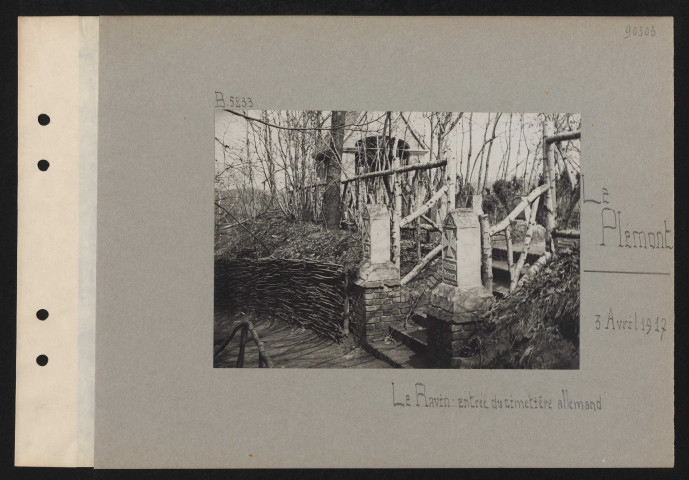 Le Plémont. Le ravin : entrée du cimetière allemand