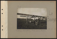 Le Bourget. Champ d'aviation. Avion canon Voisin