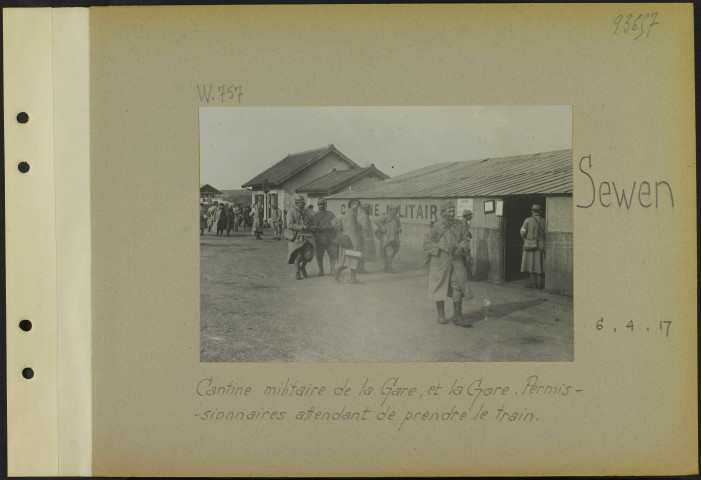 Sewen. Cantine militaire de la gare, et la gare. Permissionnaires attendant de prendre le train