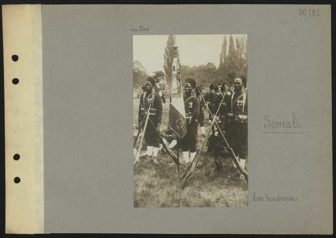 [S.l.]. Somalis avec leur drapeau