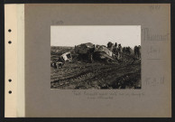 Thiaucourt (près). Tank Renault ayant sauté sur un champ de mines allemandes