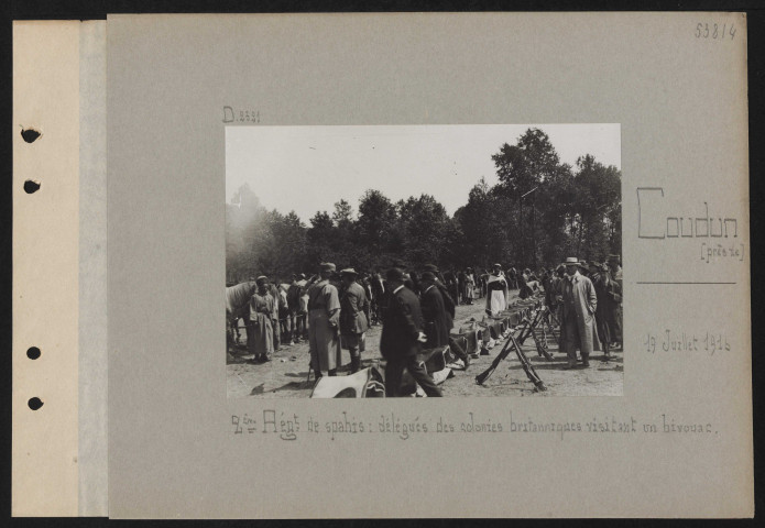 Coudun (près de). Deuxième régiment de spahis : délégués des colonies britanniques visitant un bivouac